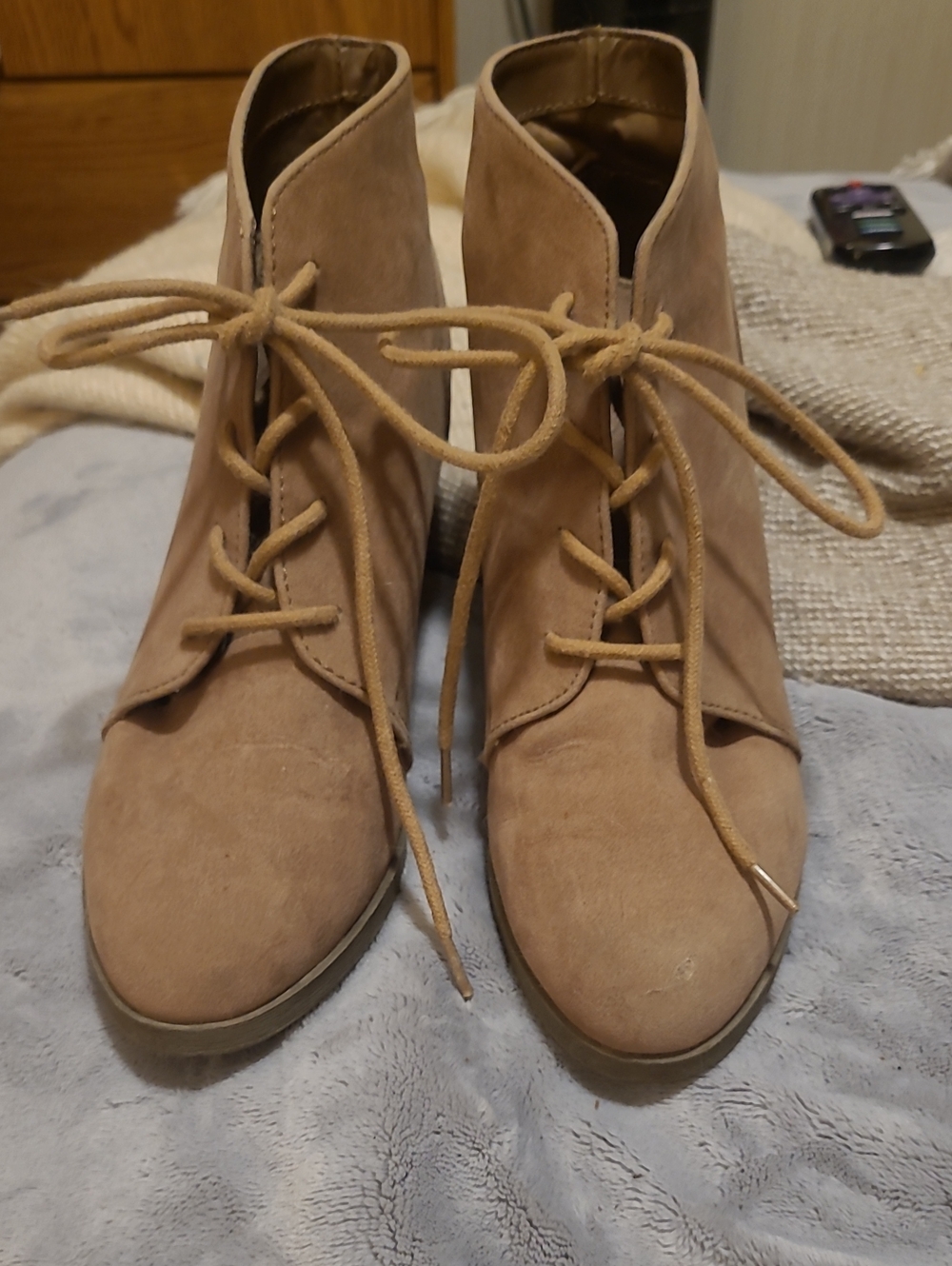 Madden Glen Tan Lace-Up Faux Suede Ankle Boots. EUC